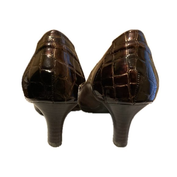 CIRCA Joan & David Brown Alligator Print Luxe Heels - Picture 9 of 9